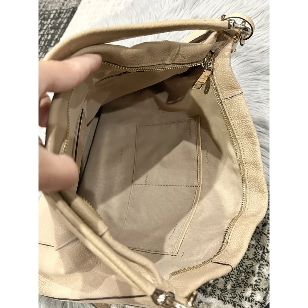 COACH Scout Hobo Tan Pebbled Leather Convertible Shoulder Bag Approx‎ 14